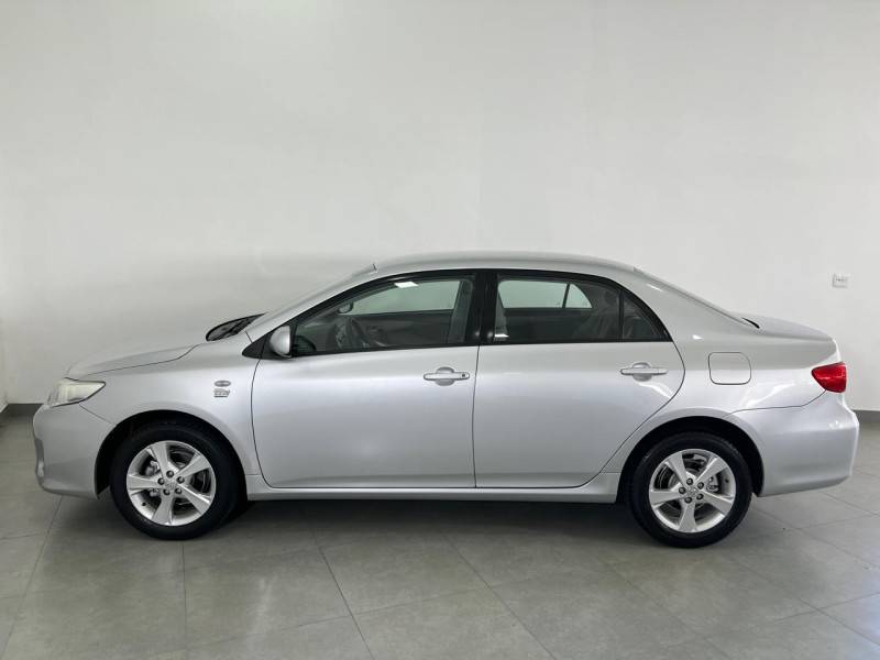 TOYOTA - COROLLA - 2011/2012 - Prata - R$ 61.900,00