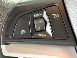 CHEVROLET - ONIX - 2017/2018 - Branca - R$ 68.900,00