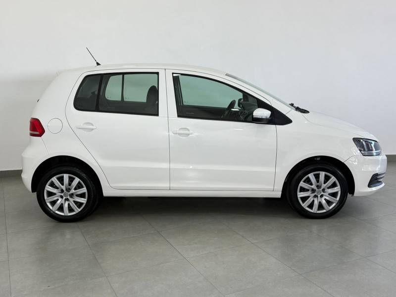 VOLKSWAGEN - FOX - 2015/2016 - Branca - R$ 51.900,00