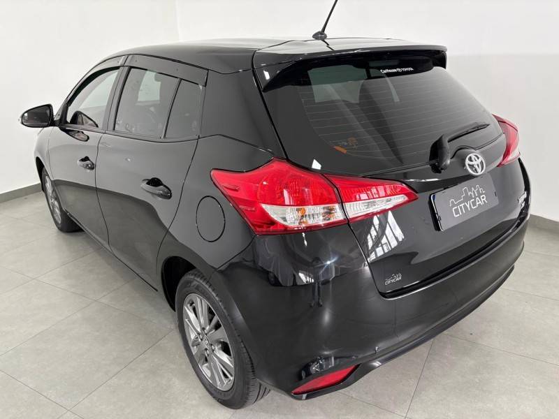 TOYOTA - YARIS - 2019/2020 - Preta - R$ 82.900,00