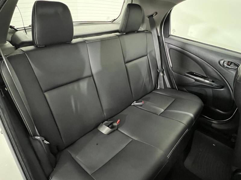 TOYOTA - ETIOS CROSS - 2016/2016 - Branca - R$ 53.900,00