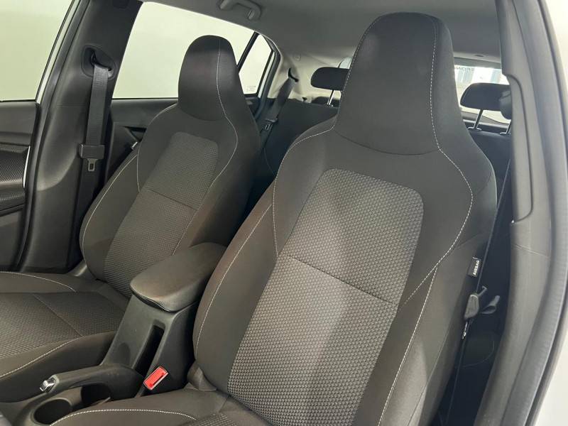 CHEVROLET - ONIX - 2023/2024 - Branca - R$ 93.900,00