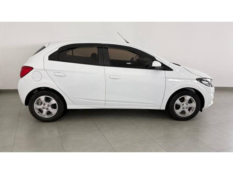 CHEVROLET - ONIX - 2019/2019 - Branca - R$ 60.900,00