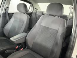 VOLKSWAGEN - VOYAGE - 2018/2019 - Branca - R$ 66.900,00