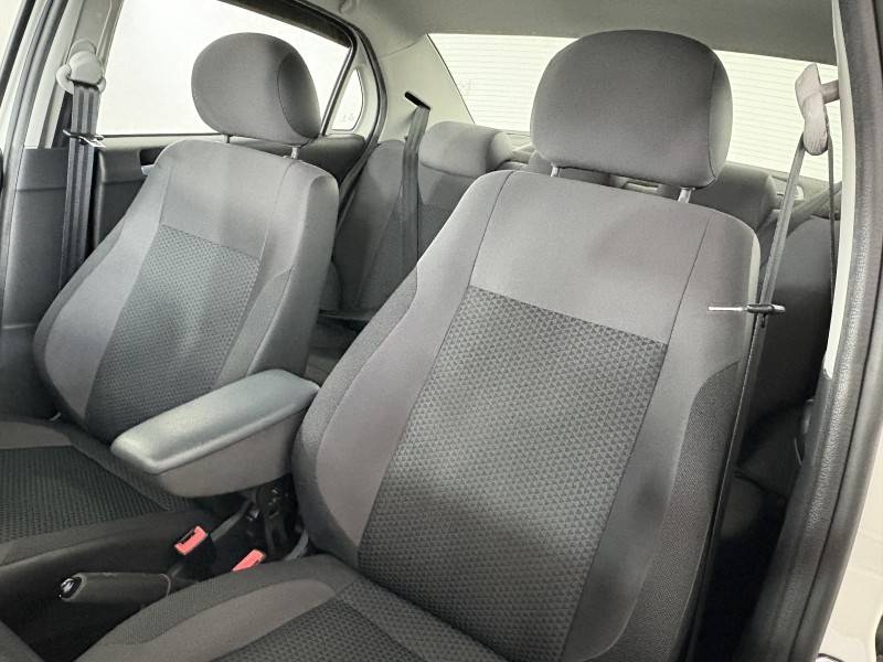 VOLKSWAGEN - VOYAGE - 2018/2019 - Branca - R$ 66.900,00