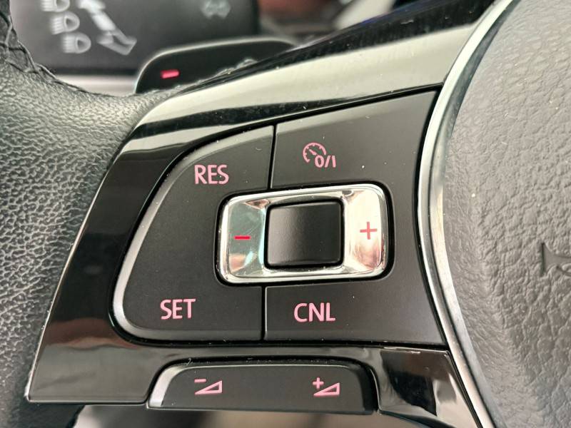 VOLKSWAGEN - POLO - 2018/2019 - Branca - R$ 83.900,00