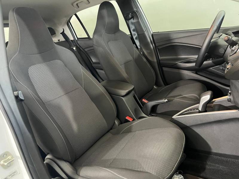 CHEVROLET - ONIX - 2023/2024 - Branca - R$ 93.900,00