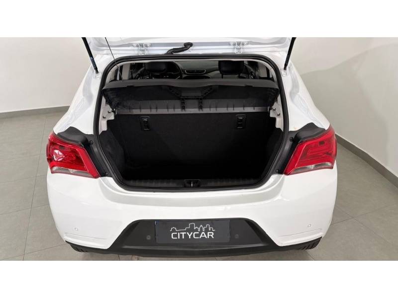 CHEVROLET - ONIX - 2019/2019 - Branca - R$ 60.900,00