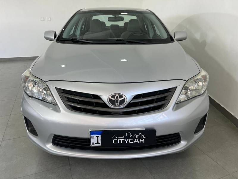 TOYOTA - COROLLA - 2011/2012 - Prata - R$ 61.900,00
