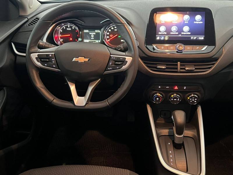 CHEVROLET - ONIX - 2023/2024 - Branca - R$ 93.900,00