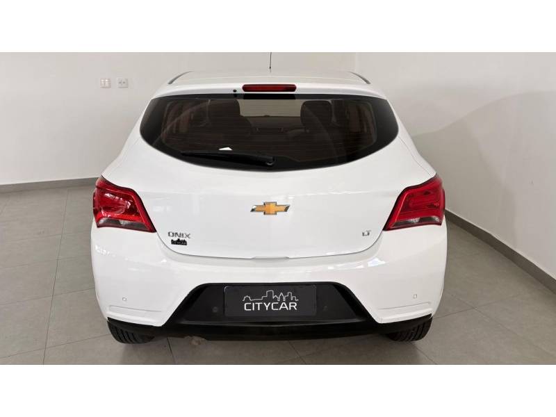 CHEVROLET - ONIX - 2019/2019 - Branca - R$ 60.900,00