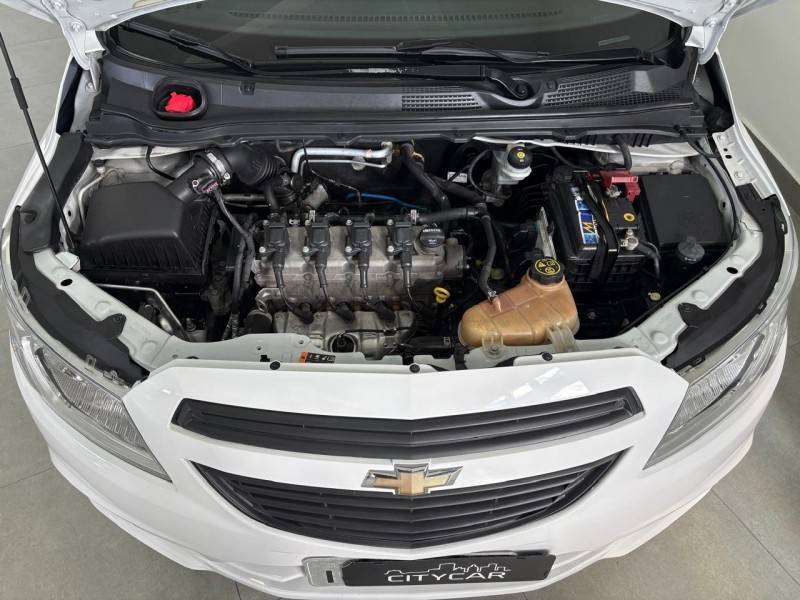 CHEVROLET - PRISMA - 2017/2018 - Branca - R$ 51.900,00