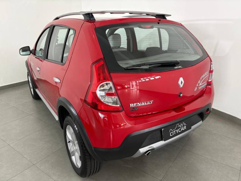 RENAULT - SANDERO - 2011/2011 - Vermelha - R$ 39.900,00