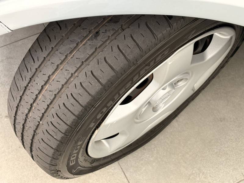 CHEVROLET - CORSA - 2011/2012 - Prata - R$ 35.900,00