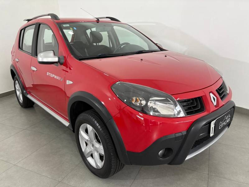 RENAULT - SANDERO - 2011/2011 - Vermelha - R$ 39.900,00