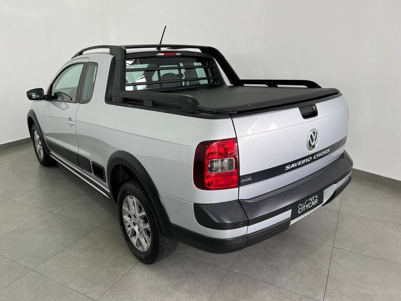 VOLKSWAGEN - SAVEIRO - 2013/2014 - Prata - R$ 65.900,00