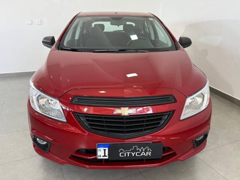 CHEVROLET - ONIX - 2017/2018 - Vermelha - R$ 50.900,00