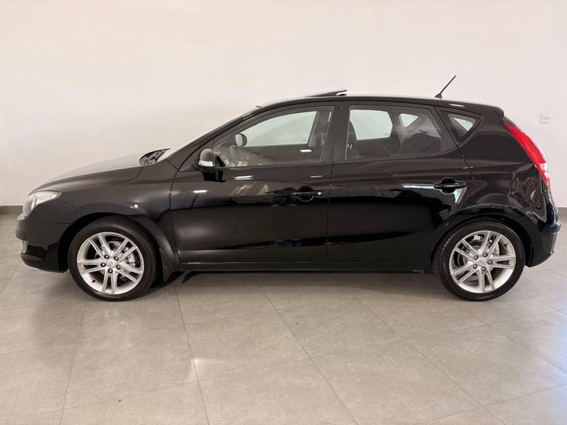 HYUNDAI - I30 - 2011/2012 - Preta - R$ 50.900,00
