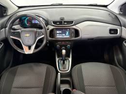 CHEVROLET - ONIX - 2017/2018 - Branca - R$ 68.900,00