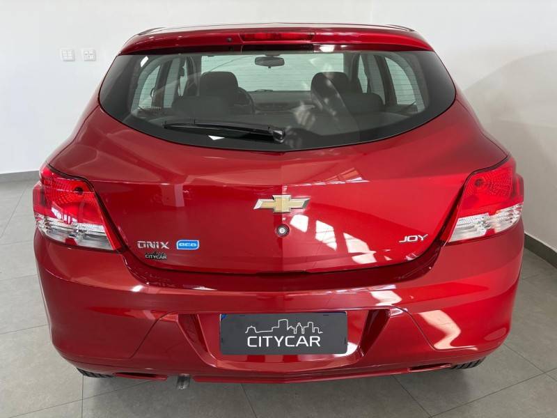 CHEVROLET - ONIX - 2017/2018 - Vermelha - R$ 50.900,00