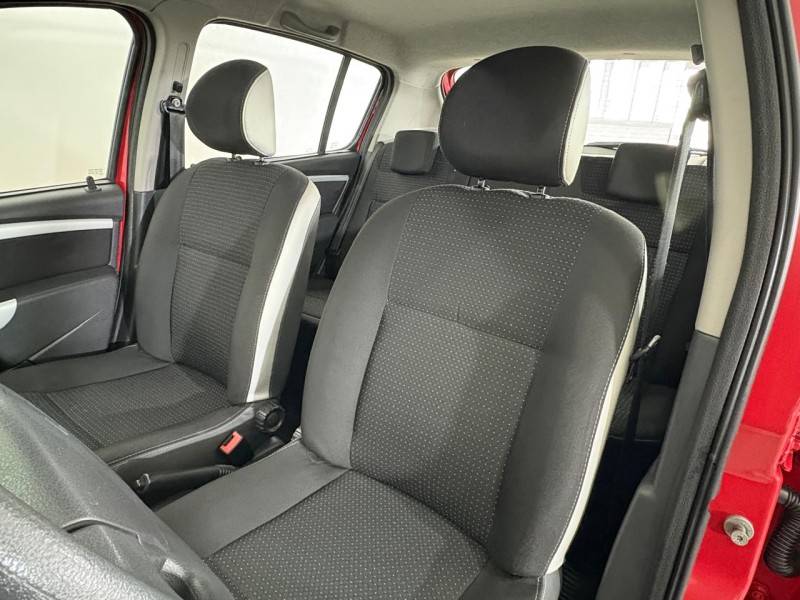 RENAULT - SANDERO - 2011/2011 - Vermelha - R$ 39.900,00