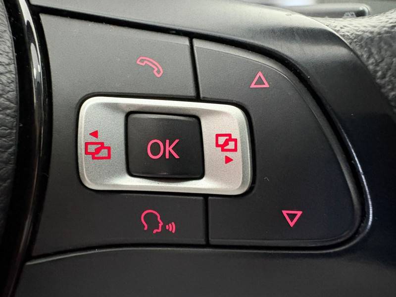 VOLKSWAGEN - FOX - 2015/2016 - Branca - R$ 51.900,00