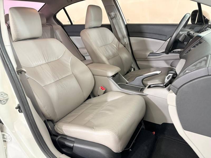 HONDA - CIVIC - 2015/2016 - Branca - R$ 83.900,00