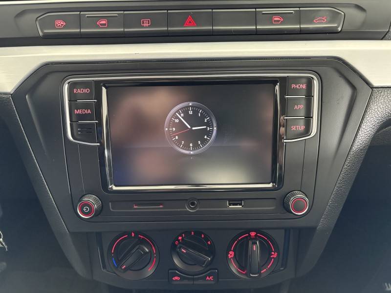 VOLKSWAGEN - VOYAGE - 2018/2019 - Branca - R$ 66.900,00