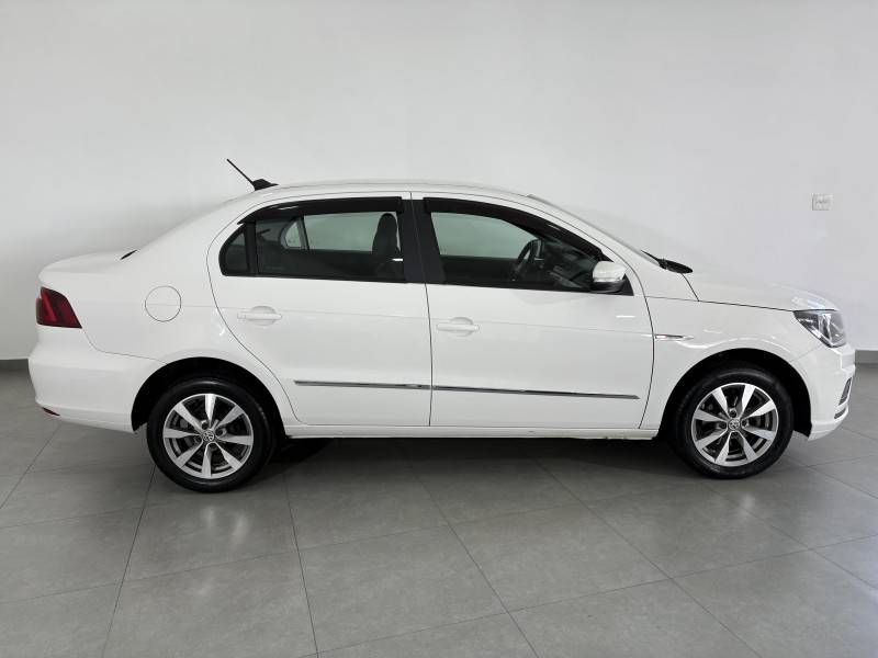 VOLKSWAGEN - VOYAGE - 2018/2019 - Branca - R$ 66.900,00