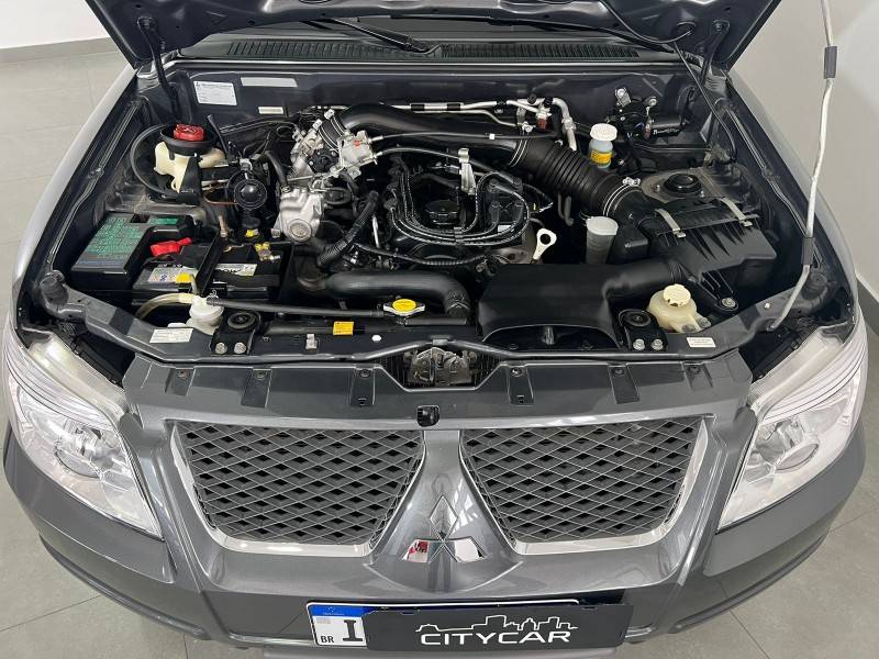 MITSUBISHI - PAJERO TR4 - 2012/2013 - Cinza - R$ 66.900,00