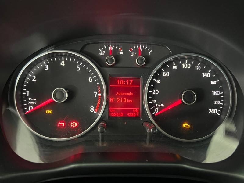 VOLKSWAGEN - SAVEIRO - 2013/2014 - Prata - R$ 65.900,00